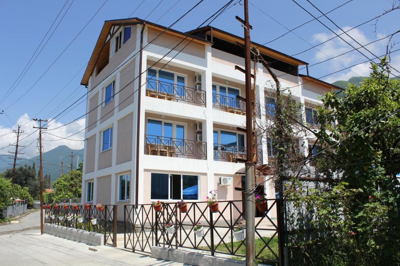 Guest House Zvanba Gagra Exteriör bild