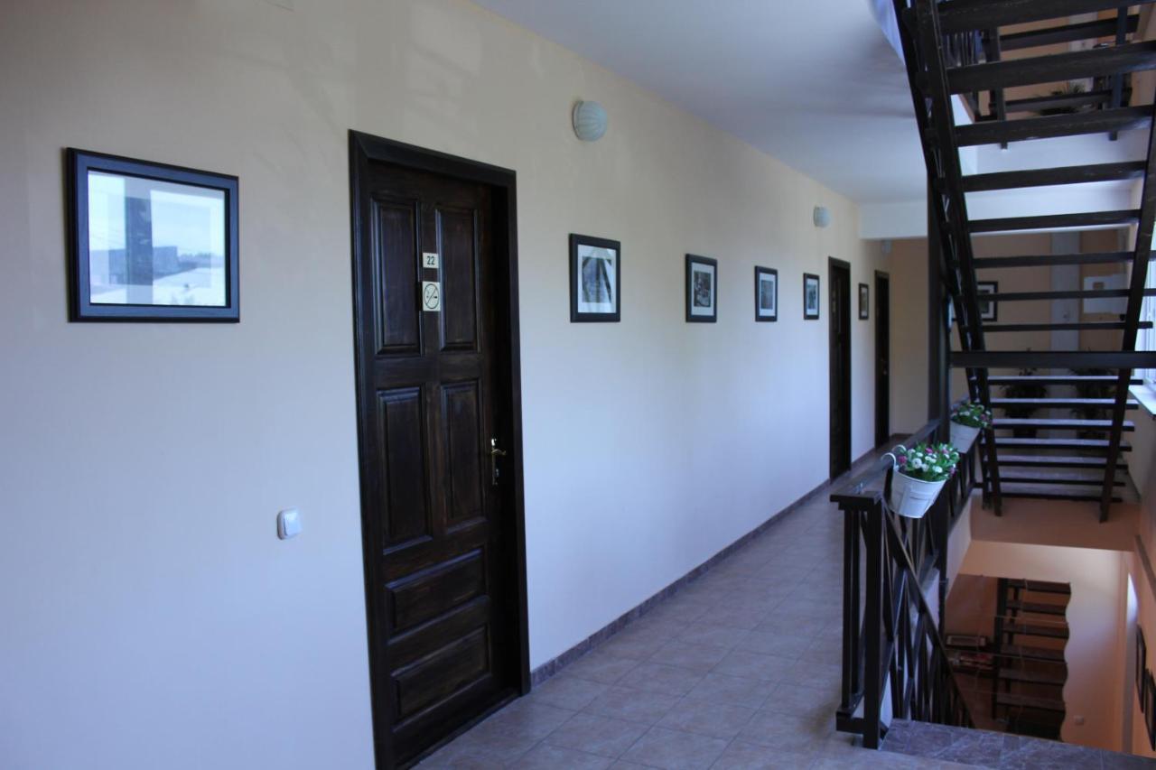 Guest House Zvanba Gagra Exteriör bild